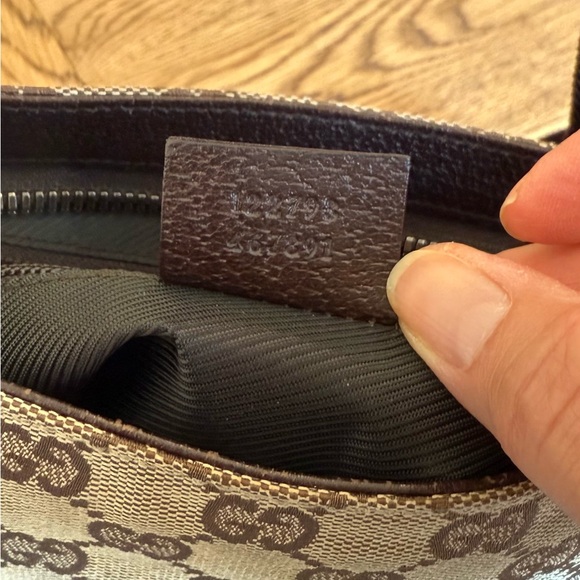 Gucci GG Canvas Messenger Monogram Bag - Picture 8 of 13